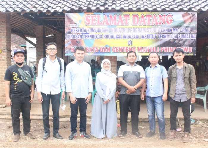 Dark Blue Minimalist Quote Instagram Post (1)